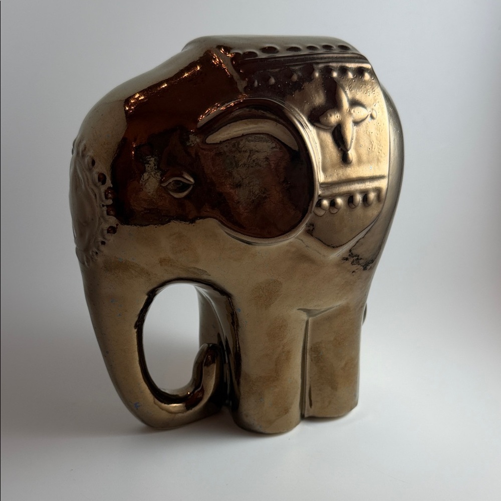 Three Hands Corp Ceramic Elephant color Bronze